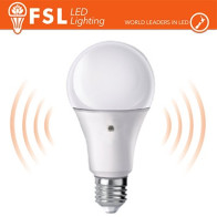 Lampada LED con Doppio Sensore Crepuscolare 9W 3000K FLA60S9W30K27