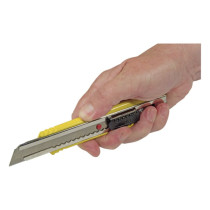 0-10-421,CUTTER FATMAX 18MM CTUM0421-ST